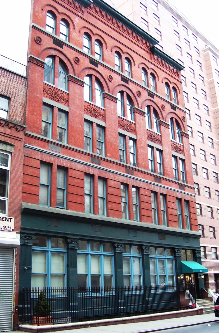 The Zachary (125 East 12th Street)