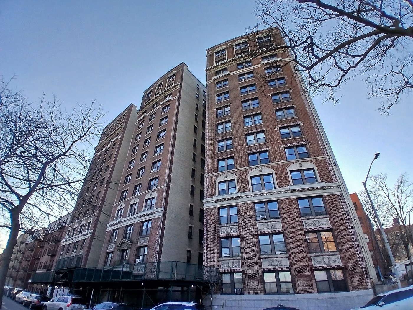 409 Edgecombe Avenue (Colonial Parkway Apartments)