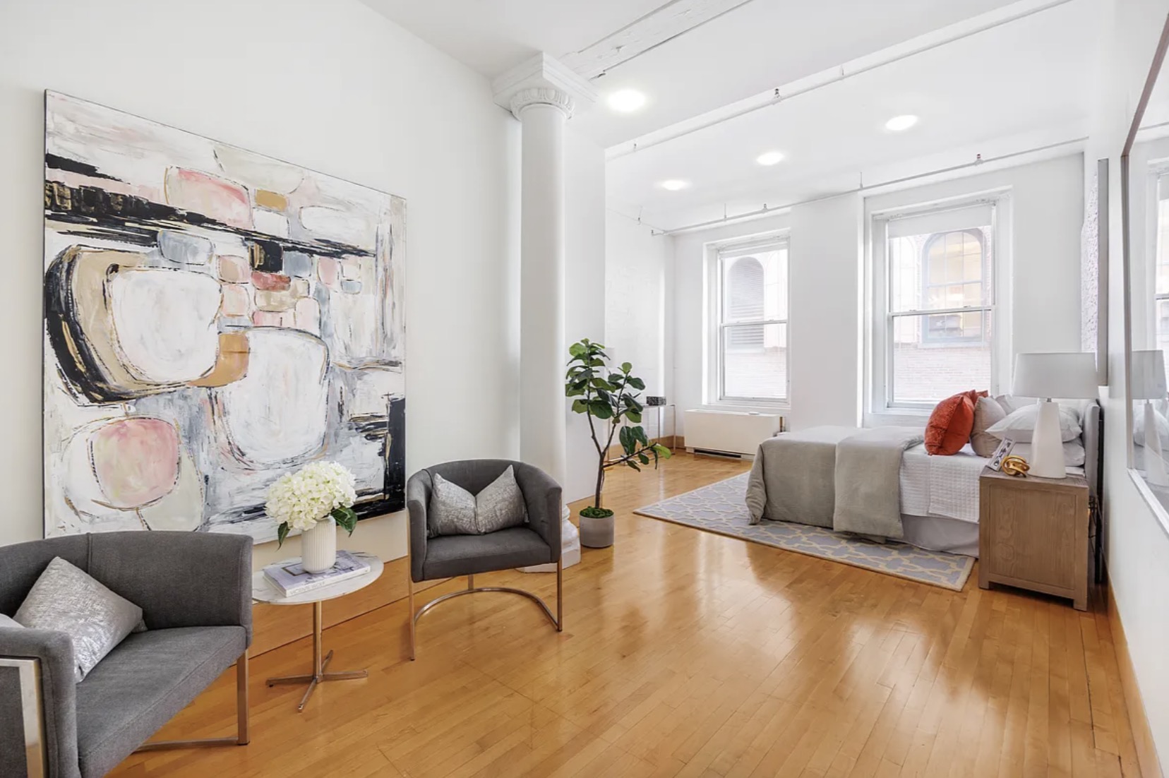 Sitting area — additional flexible-use space, cast-iron column architectural anchor visible